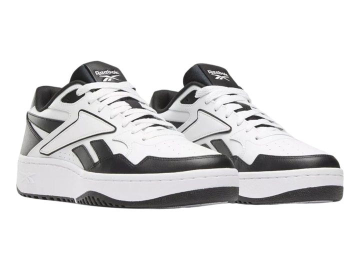 Tenis Reebok ATR Chill color blanco con detalles en negro para hombre.