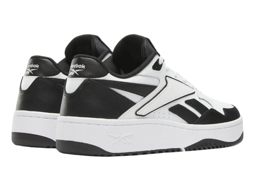 Tenis Reebok ATR Chill color blanco con detalles en negro para hombre.