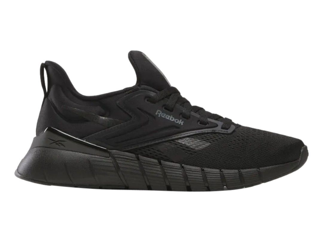 Tenis deportivos Reebok Nano Gym en color negro, vista lateral sobre fondo blanco.