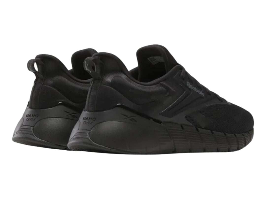 Tenis deportivos Reebok Nano Gym color negro para hombre, vista lateral.