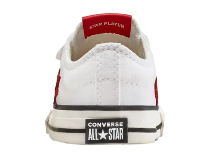 Tenis Converse blancos con cierre de velcro y logotipo de estrella roja.