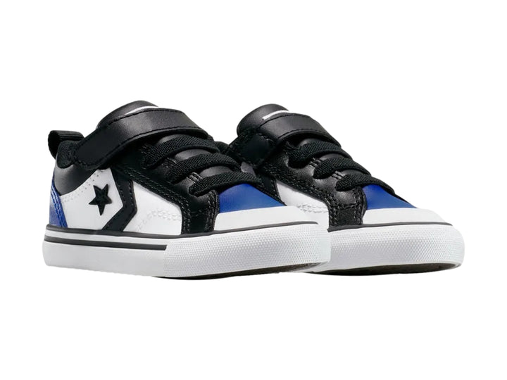 Tenis Converse Pro Blaze para niño en colores blanco, azul y negro con cierre de correa de velcro.