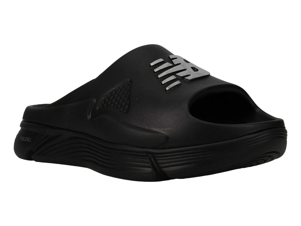 Sandalia New Balance Fuel Cell en color negro con detalles plateados y diseño deportivo.