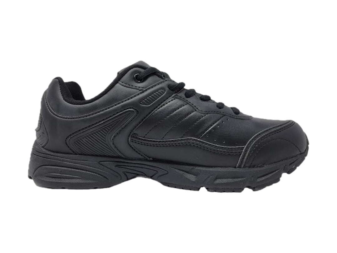 Tenis deportivos FILA en color negro total con suela robusta y cierre de cordones.