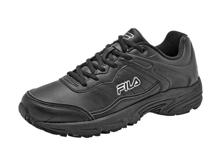 Zapato deportivo FILA de color negro con suela robusta y cordones.
