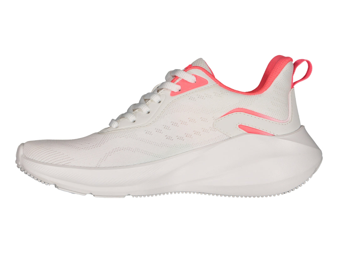 Tenis deportivos Charly color blanco con detalles en rosa, diseño ligero y moderno.