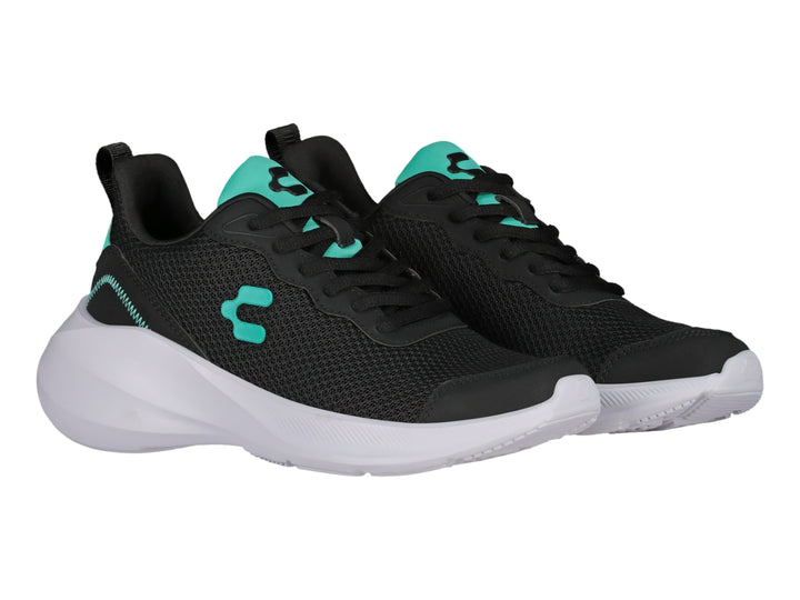 Tenis deportivos Charly color negro con detalles en aqua y suela blanca.