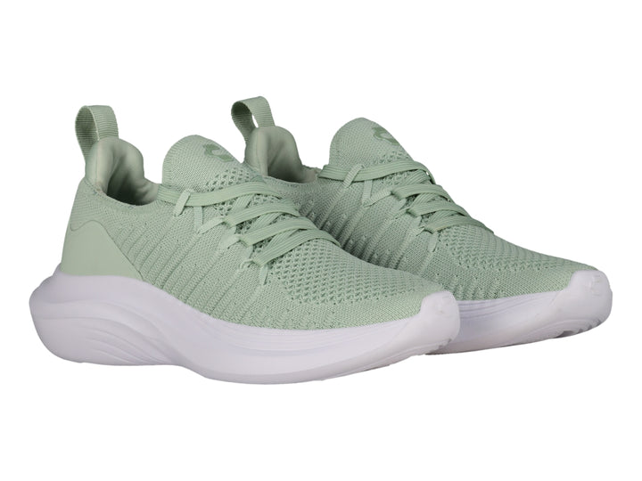 Tenis deportivos Charly color menta con suela blanca y tejido transpirable.