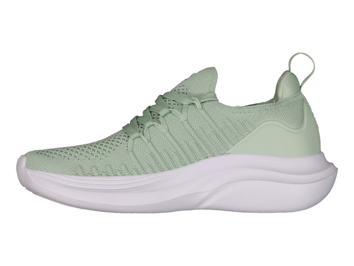 Tenis deportivos Charly color menta con suela blanca y tejido transpirable.