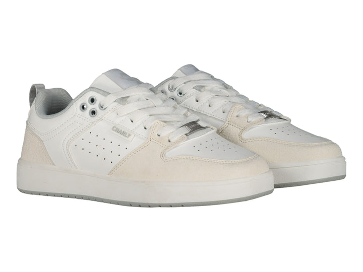 Tenis deportivos Charly color blanco con detalles en beige y suela blanca.