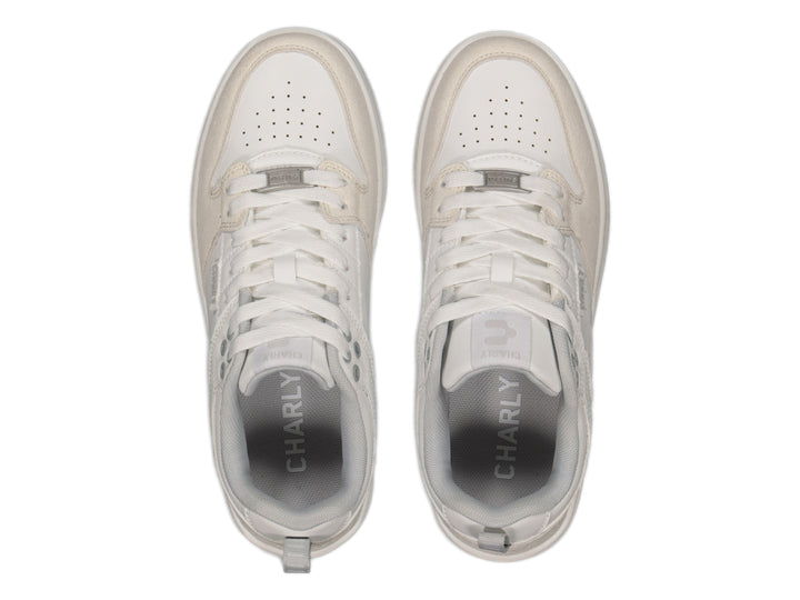 Tenis deportivos Charly color blanco con detalles en beige y suela blanca.