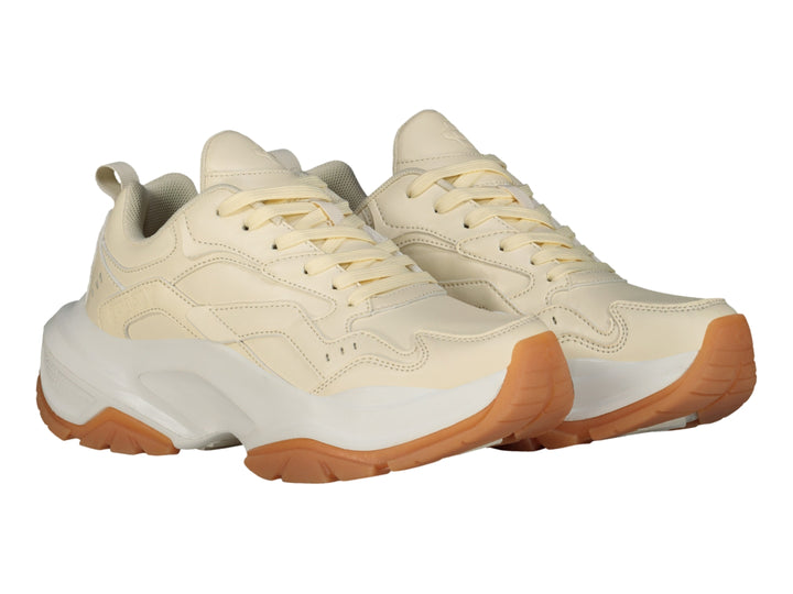 Tenis deportivos Charly color beige con suela ancha en tono café y blanco.