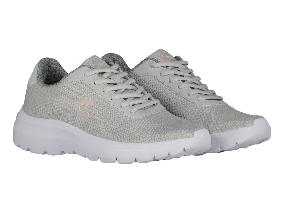 Tenis deportivos Charly color gris con suela blanca y tejido de malla.