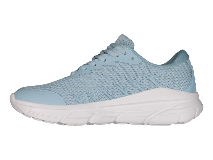 Tenis deportivos Charly color aqua con suela blanca y logotipo fucsia.