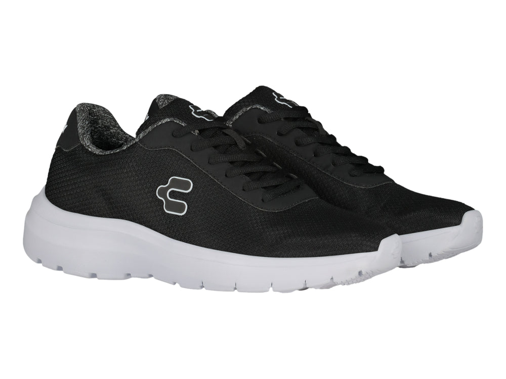 Tenis deportivos Charly color negro con suela blanca y logotipo blanco en el costado.
