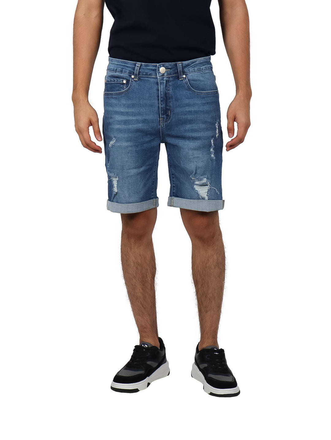 Bermudas de mezclilla color azul medio con detalles desgastados y dobladillo doblado.