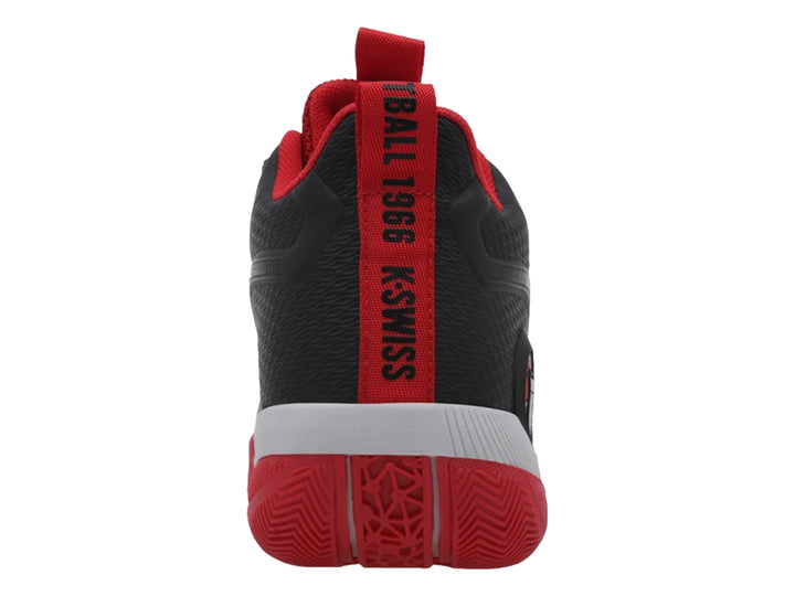 Tenis deportivos K-Swiss para niño en colores negro, rojo y blanco.