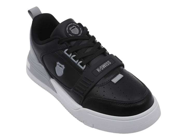 Tenis K-Swiss en colores negro, gris y blanco con suela gruesa y diseño deportivo.