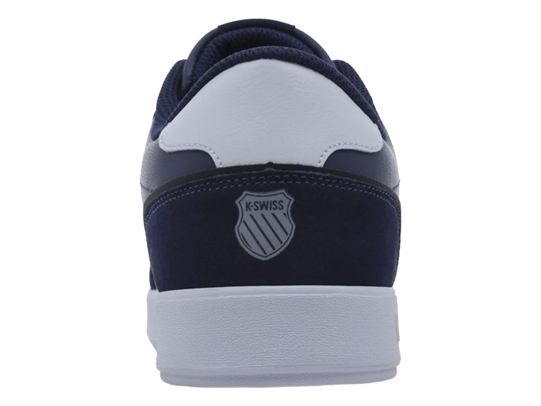 Tenis K-Swiss color azul marino con suela blanca y detalles en dorado.