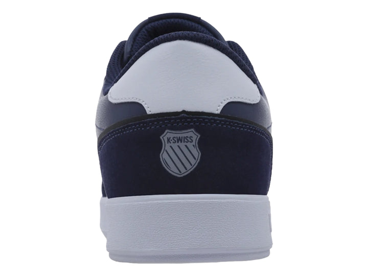 Tenis K-Swiss color azul marino con suela blanca y detalles en dorado.