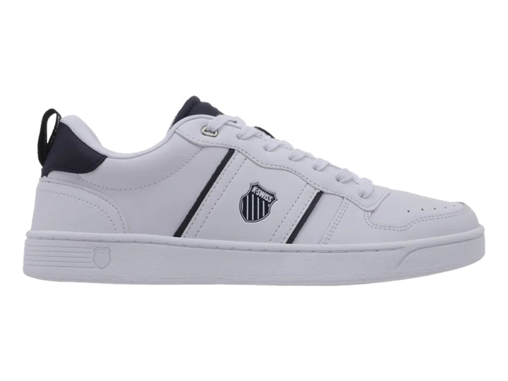 Tenis K-Swiss blancos con franjas y detalles en azul marino.