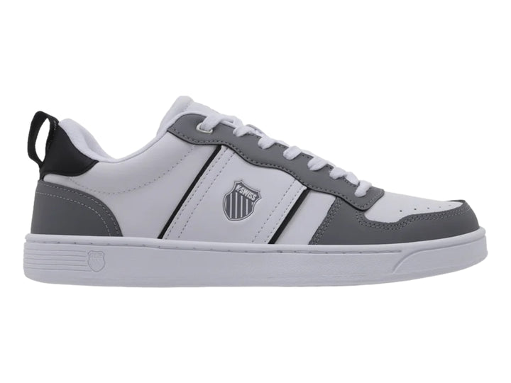 Tenis K-Swiss modelo Lozan Match en colores blanco y gris con detalles en negro y suela blanca.