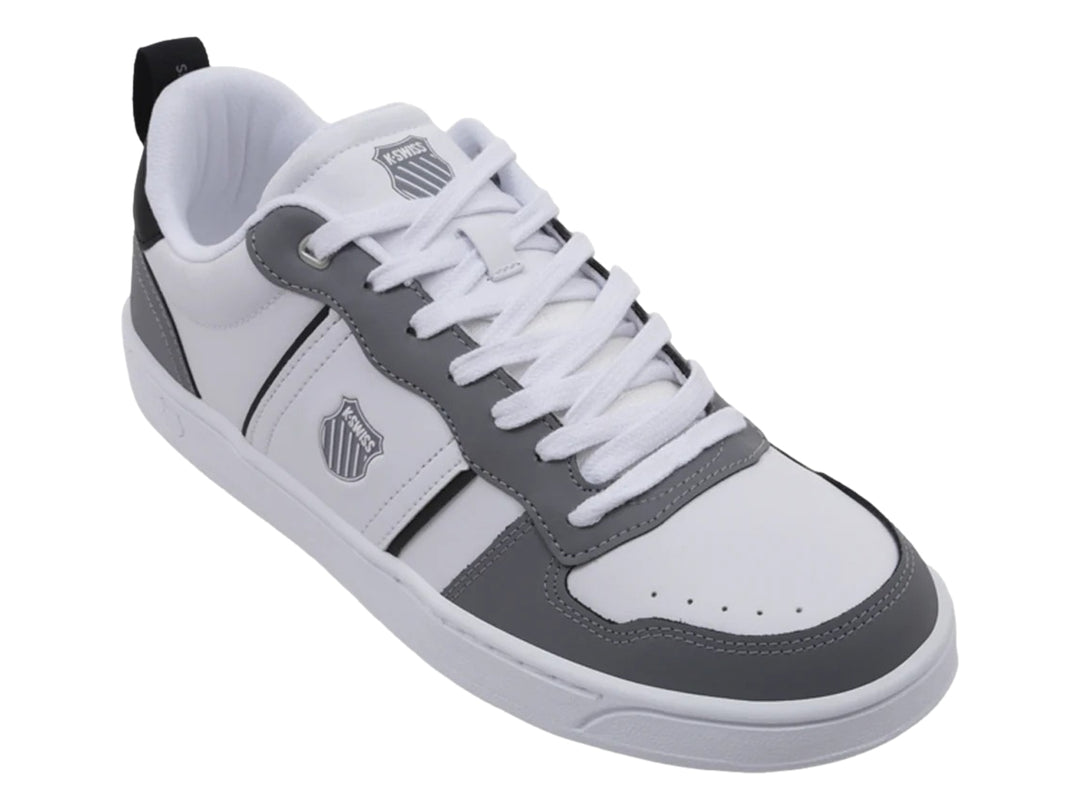 Tenis K-Swiss modelo Lozan Match en colores blanco y gris con detalles en negro y suela blanca.