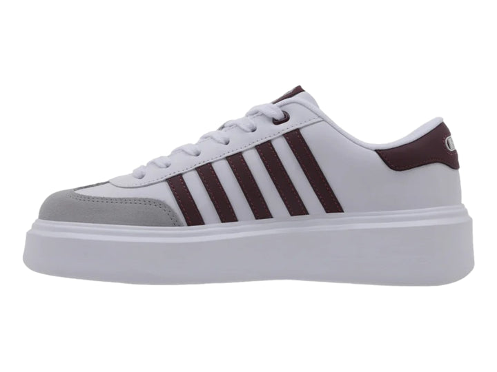 Tenis K-Swiss Francis Court Platform en color blanco con franjas negras laterales y suela de plataforma blanca.