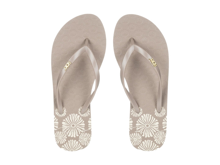 Sandalias de dedo color taupe marca Roxy con diseño plano y minimalista.