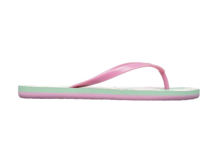Sandalias tipo flip-flop de la marca Roxy en colores verde y rosa.