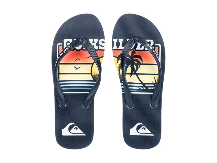 Sandalias Quiksilver color azul oscuro con correa negra y detalles blancos en la plantilla.