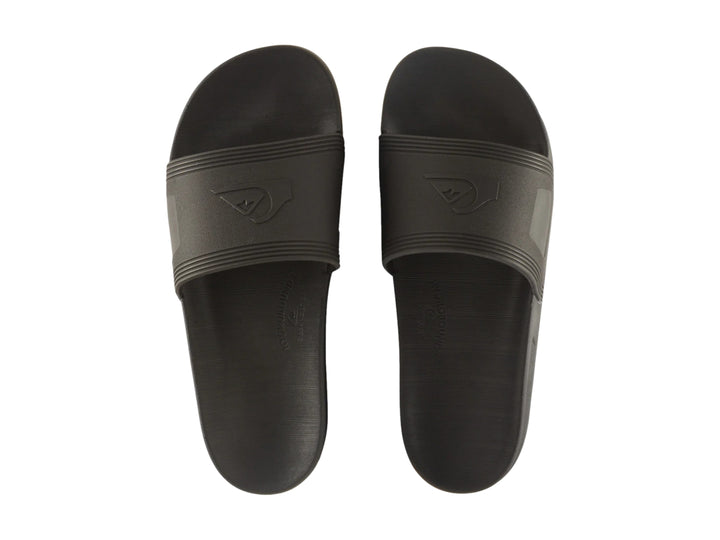 Sandalia tipo slide de color negro mate de la marca Quiksilver.