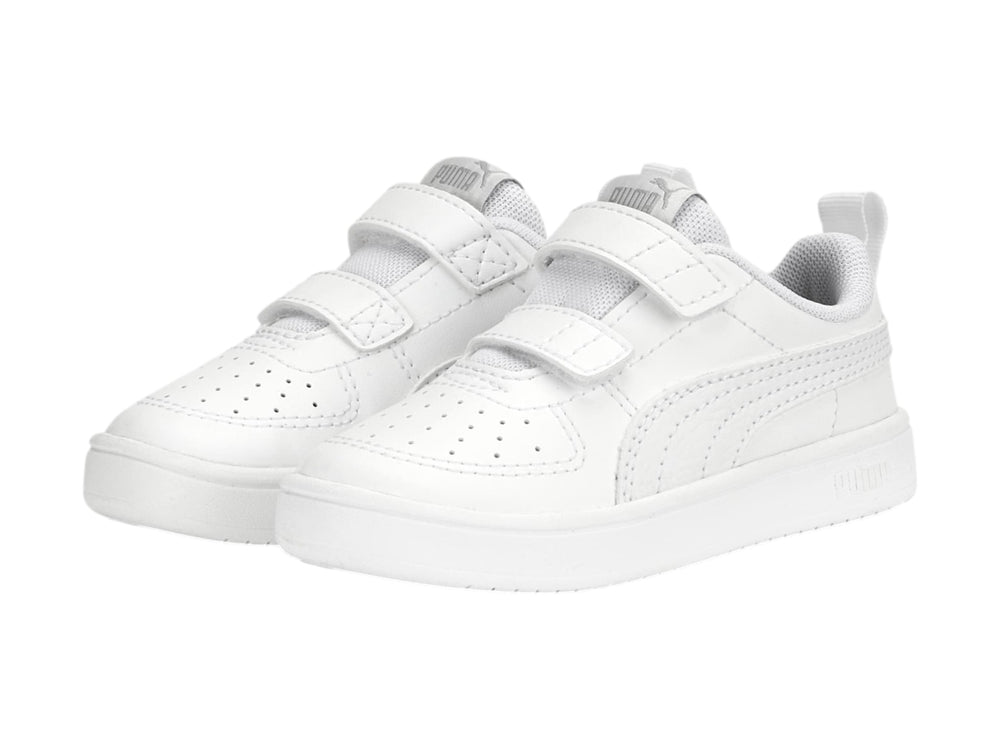 Tenis PUMA blancos para Niño con cierre de velcro y suela blanca.