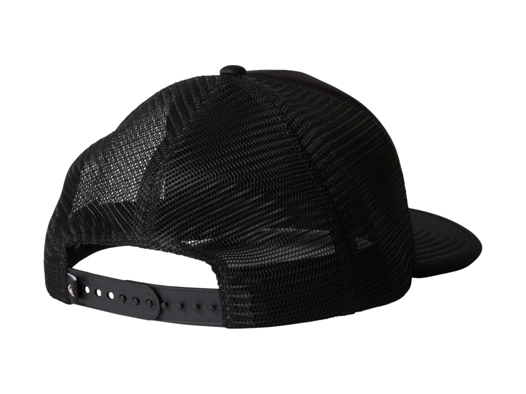 Gorra Quiksilver modelo trucker en color negro con visera plana y panel trasero de malla.