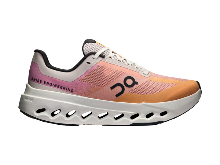 Tenis deportivos On Cloud en colores degradados naranja y rosa con suela blanca Ivory.