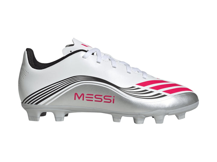 Zapato de fútbol Adidas F50 Messi Club en color blanco con detalles en plata y rojo, vista lateral.