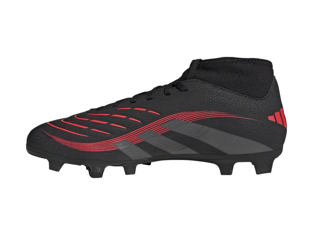 Tacos de fútbol Adidas Predator en color negro con detalles en gris y rojo y cuello tipo calcetín.
