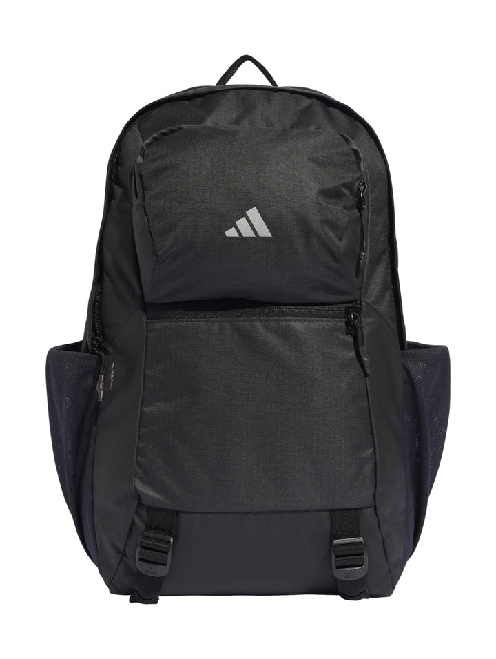 Mochila Adidas color negro con logotipo reflectante y bolsillos laterales.