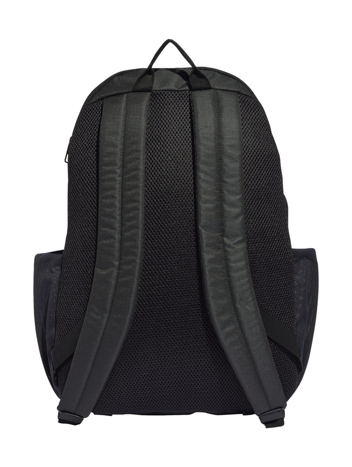 Mochila Adidas color negro con logotipo reflectante y bolsillos laterales.
