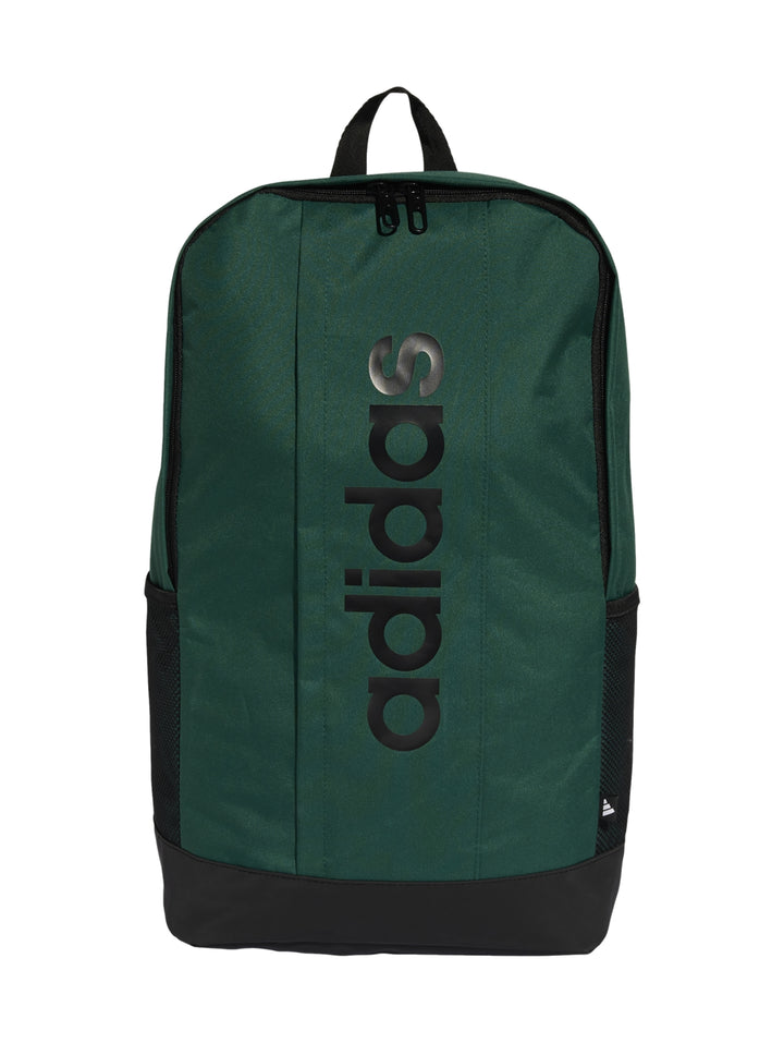 Mochila Adidas color verde con base negra y logotipo Adidas en letras grandes negras en el frente.