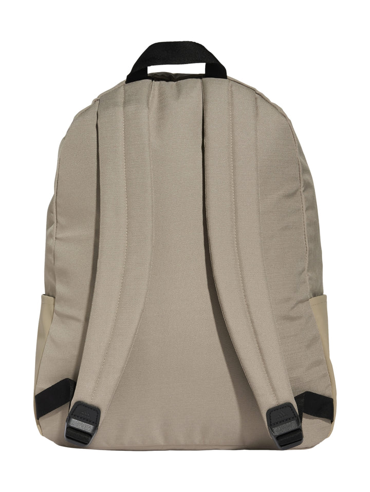 Mochila Adidas color beige con tres franjas horizontales y estuche pequeño a juego.