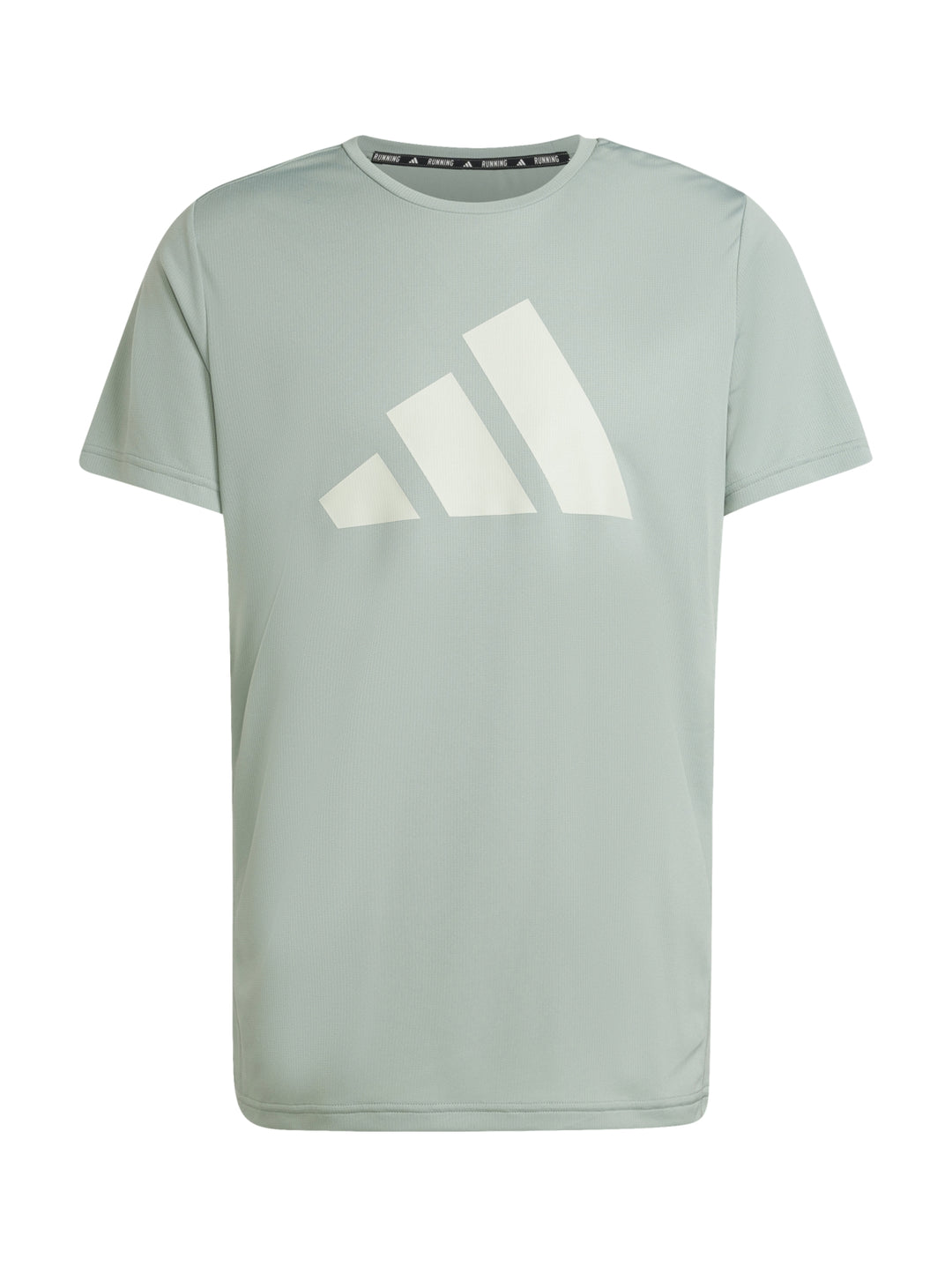 Hombre vistiendo playera deportiva Adidas color verde claro con logo blanco y shorts negros.