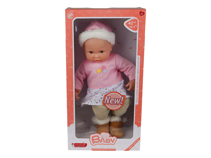 Muñeca bebé con ropa de invierno en color rosa y blanco, presentada en su caja original.