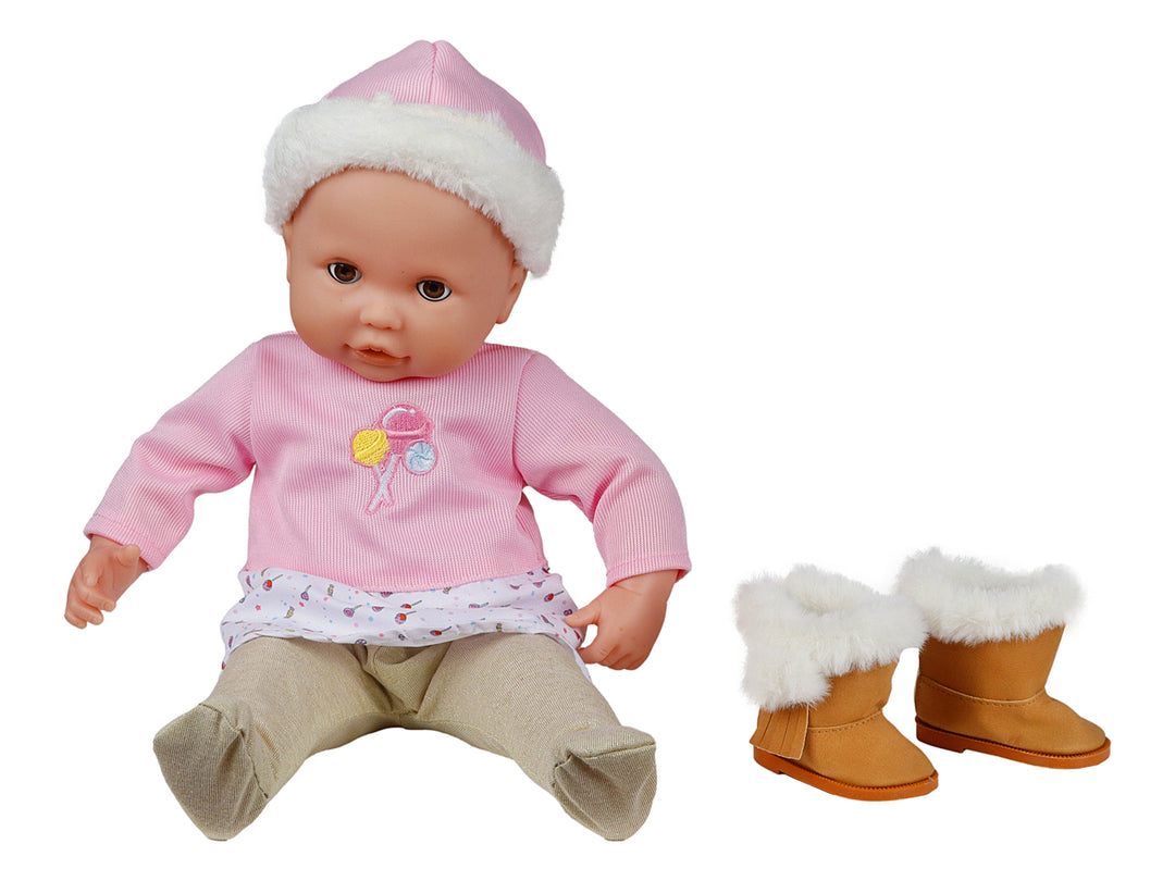 Muñeca bebé con ropa de invierno en color rosa y blanco, presentada en su caja original.