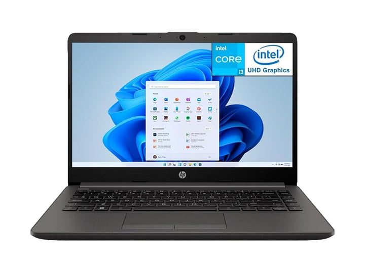 Laptop HP 240 G9 de color gris con pantalla encendida mostrando el menú de inicio de Windows 11.