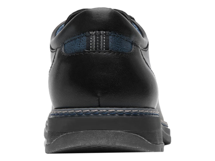 Zapato casual Flexi color negro de cuero con cordones y detalle de costura azul en la suela.