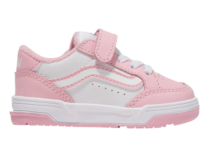 Tenis infantiles Vans color rosa y blanco con correa de velcro y suela blanca.