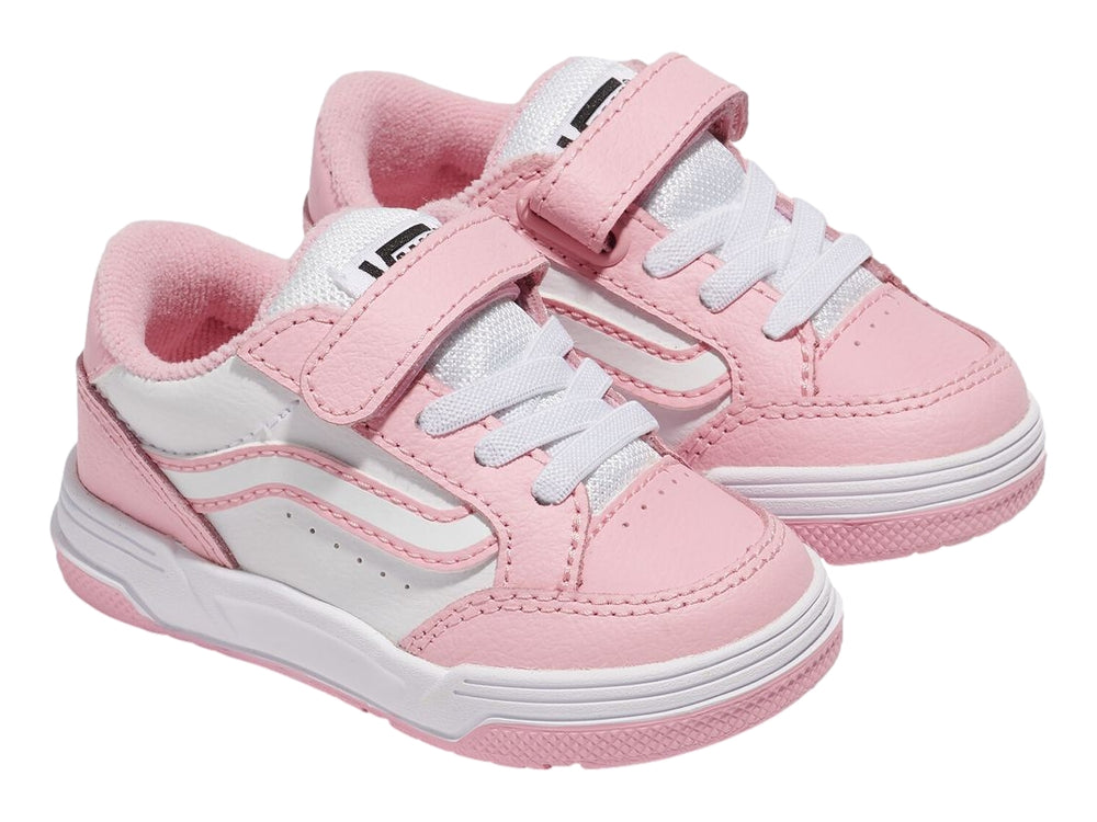Tenis infantiles Vans color rosa y blanco con correa de velcro y suela blanca.