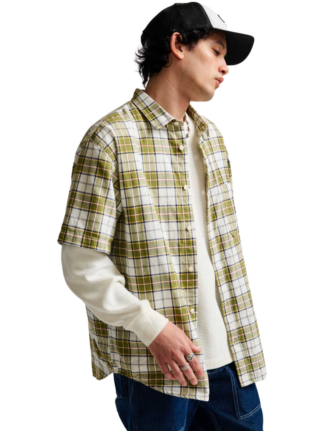 Camisa de manga corta VANS con estampado de cuadros en colores blanco y verde oliva.