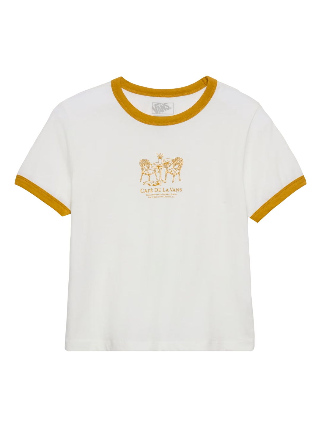 Playera blanca Vans Ringer Tee para mujer con cuello y mangas amarillas y estampado frontal.